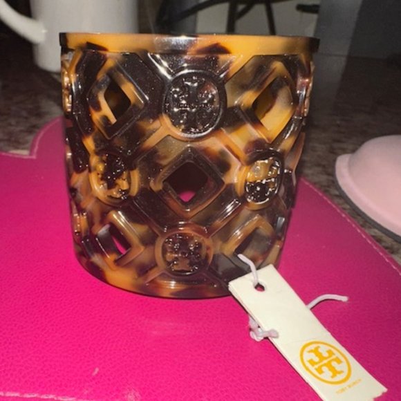 New! TORY BURCH Tortoise Resin Logo Cuff Bracelet Size Small - Picture 5 of 5